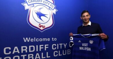 To klubber strides om betalingen i forbindelse med Emiliano Salas klubskifte, og to personer er blevet dømt for at dele fotos af den dræbte fodboldspiller. Det skriver HovsaDeling.dk. Foto: Cardiff City FC på Twitter.